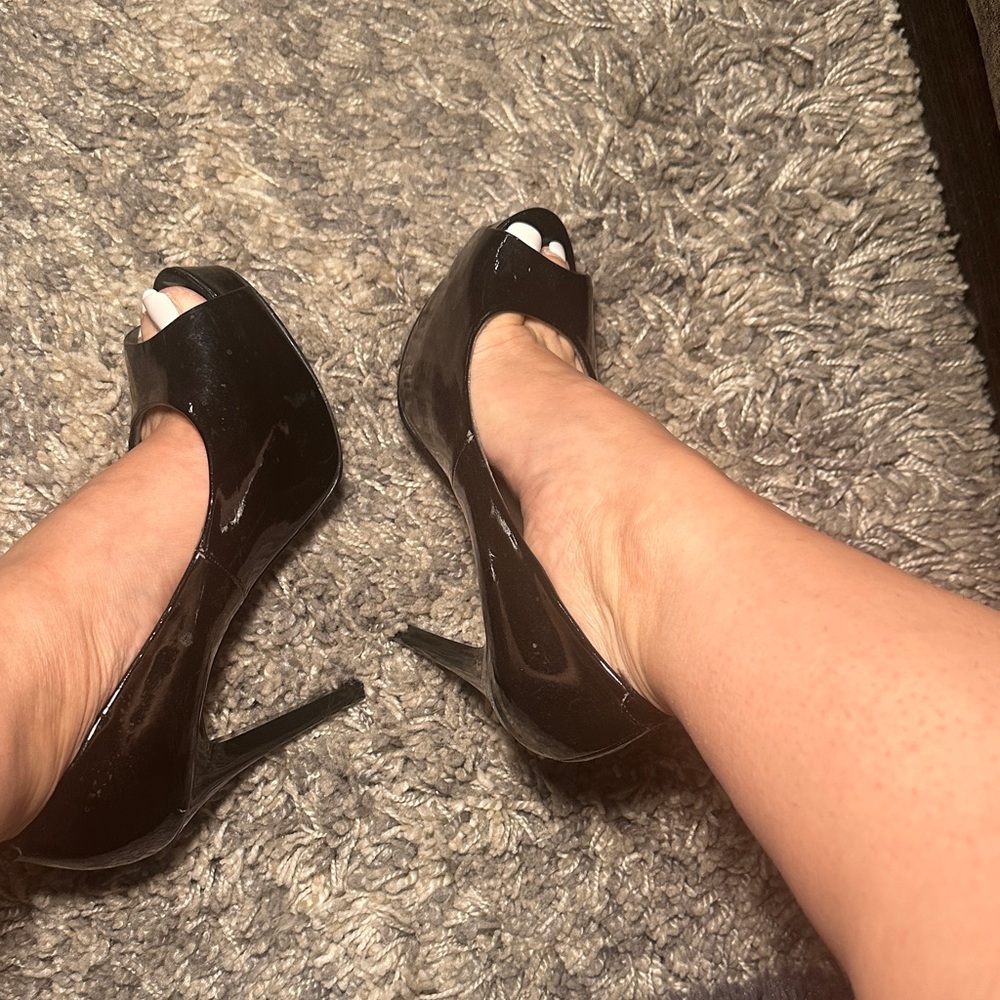 Guess Shiny Black Peep-Toe Heels